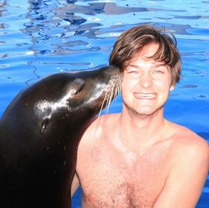 Meet your Posher, Aage